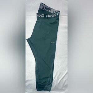 Nike Pro Leggings. New w/o tags. Woman’s 3x